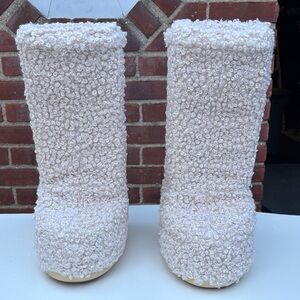 Moon Boot Cream Bouclé Textured Boot Slippers